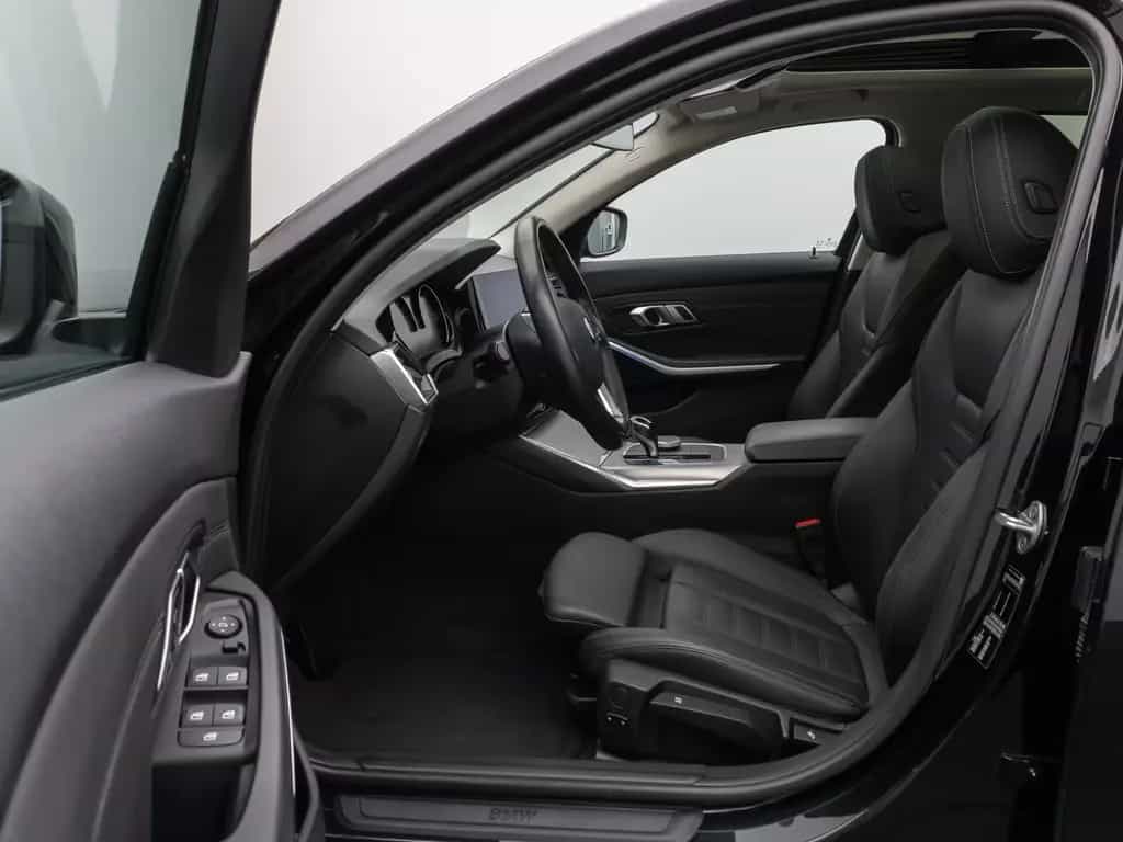 BMW 330 i Panorama Komfort Leder Sportsitz Stop&Go 03/2020-photo-19