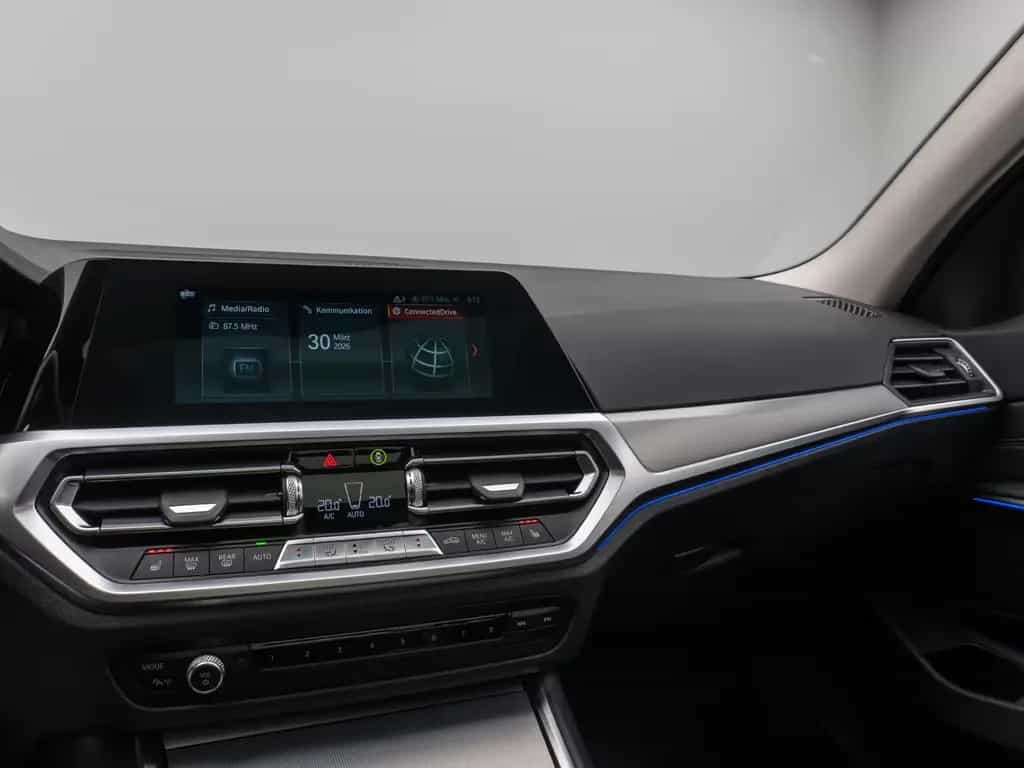 BMW 330 i Panorama Komfort Leder Sportsitz Stop&Go 03/2020-photo-21