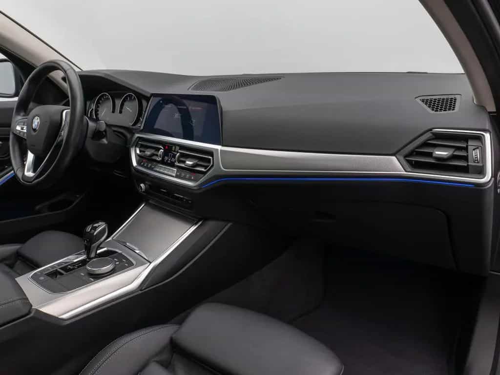 BMW 330 i Panorama Komfort Leder Sportsitz Stop&Go 03/2020-photo-23