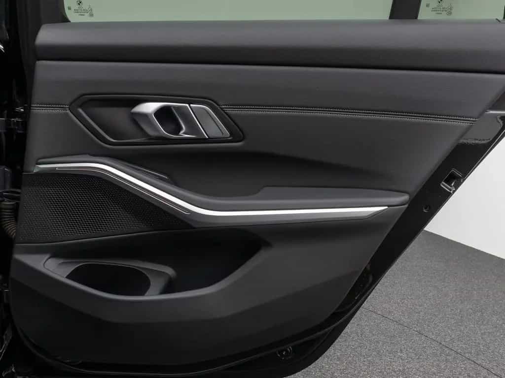 BMW 330 i Panorama Komfort Leder Sportsitz Stop&Go 03/2020-photo-33