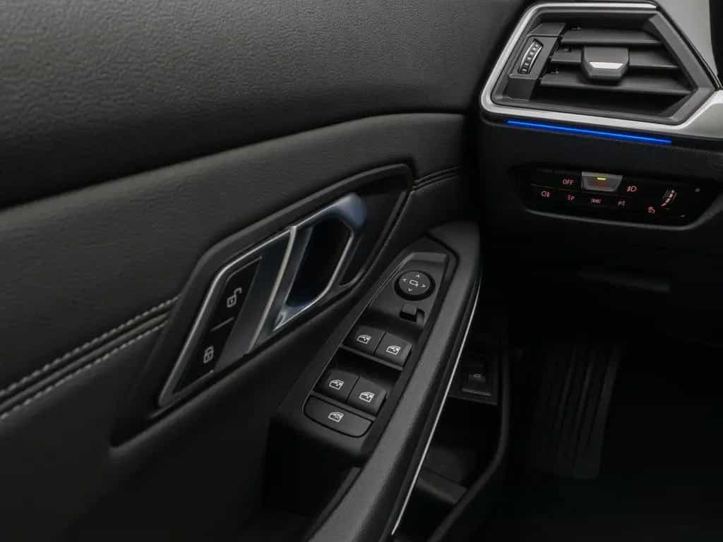 BMW 330 i Panorama Komfort Leder Sportsitz Stop&Go 03/2020-photo-35
