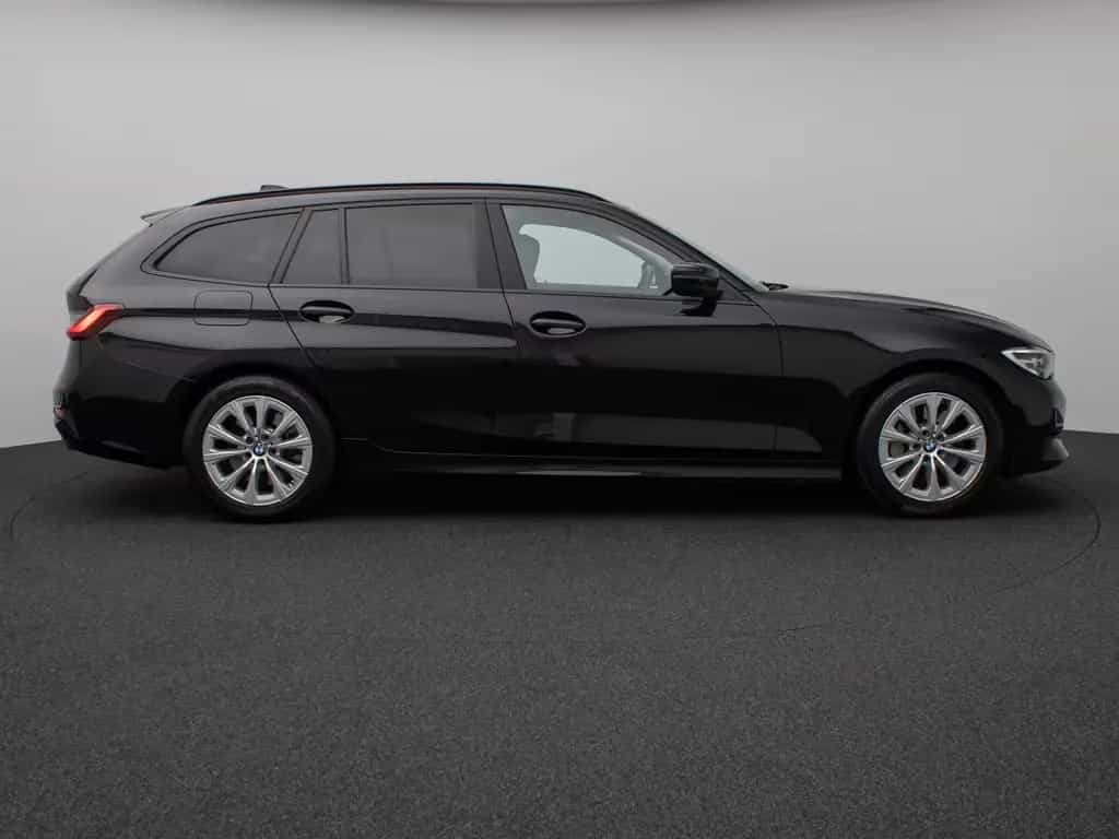 BMW 330 i Panorama Komfort Leder Sportsitz Stop&Go 03/2020-photo-4
