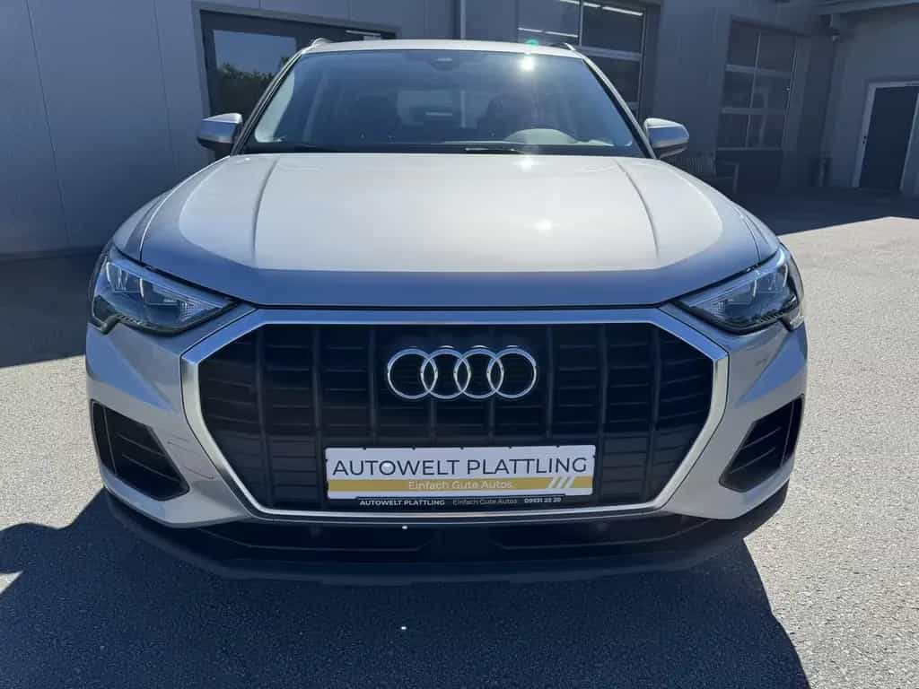Audi Q3 35 TFSI digi Cockpit Automatik  wenig KM AHK 09/2020-photo-1