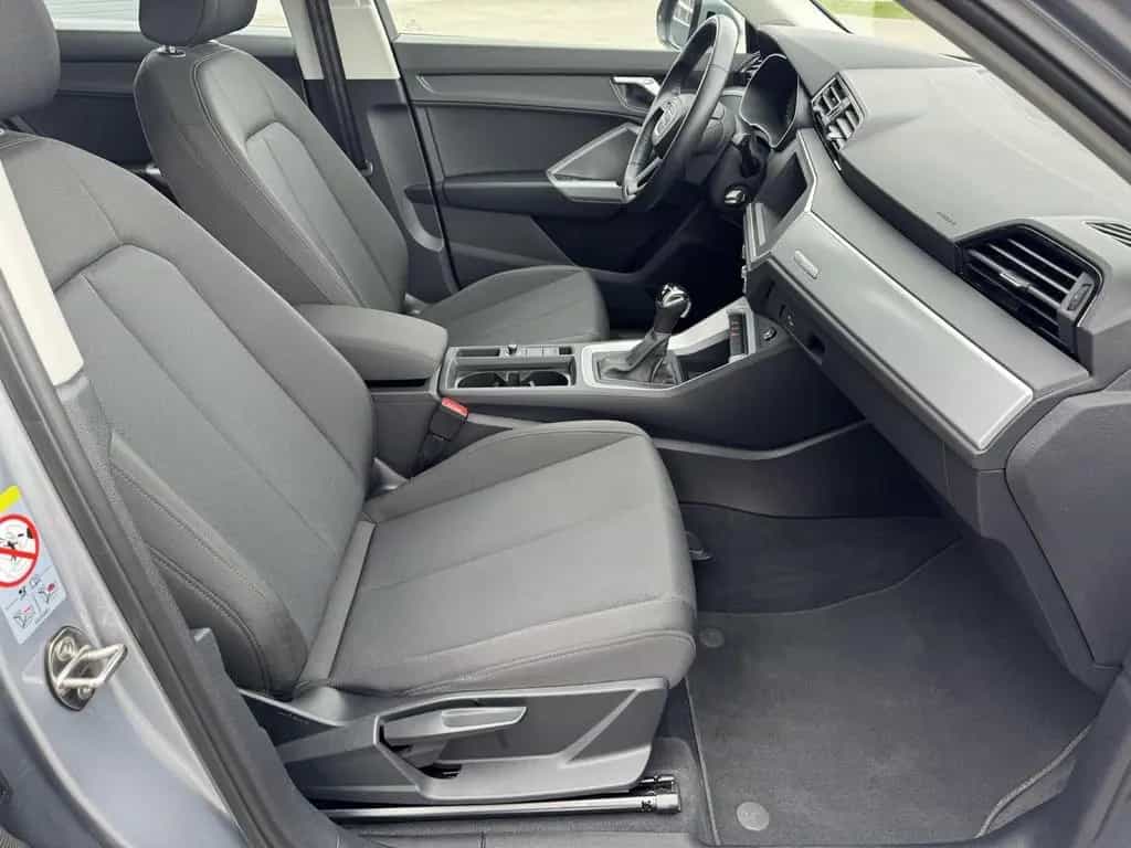 Audi Q3 35 TFSI digi Cockpit Automatik  wenig KM AHK 09/2020-photo-14