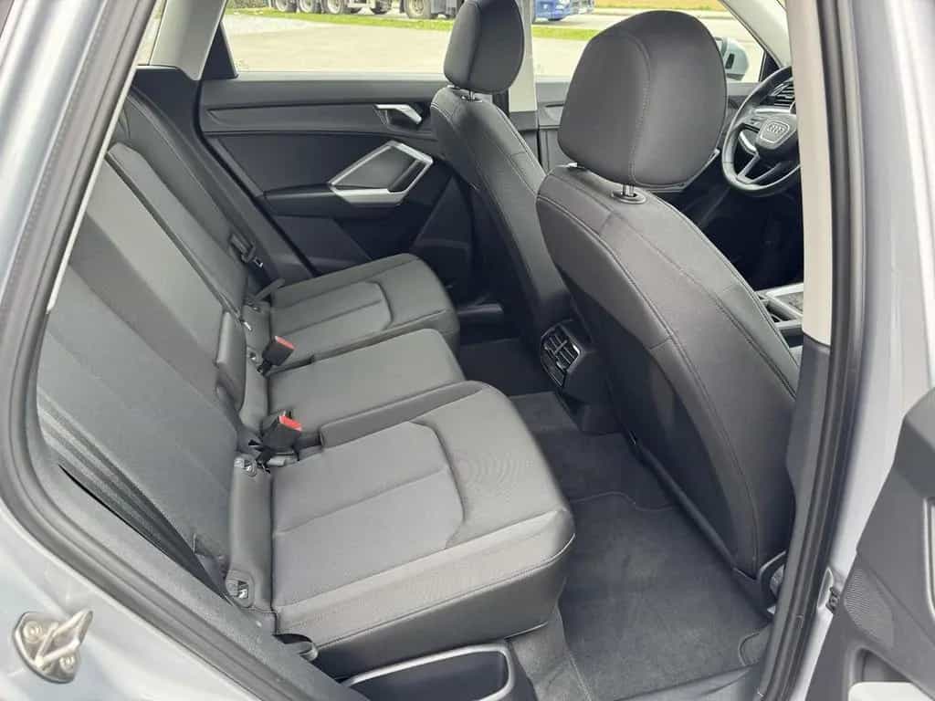 Audi Q3 35 TFSI digi Cockpit Automatik  wenig KM AHK 09/2020-photo-15