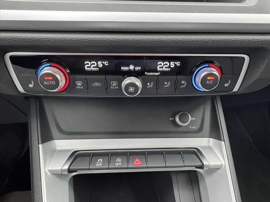 Audi Q3 35 TFSI digi Cockpit Automatik  wenig KM AHK 09/2020-photo-17