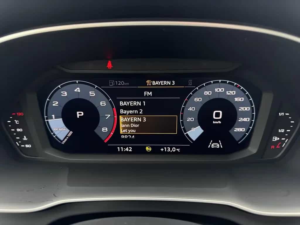 Audi Q3 35 TFSI digi Cockpit Automatik  wenig KM AHK 09/2020-photo-18