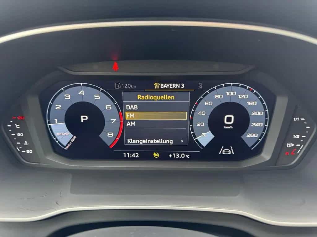 Audi Q3 35 TFSI digi Cockpit Automatik  wenig KM AHK 09/2020-photo-19