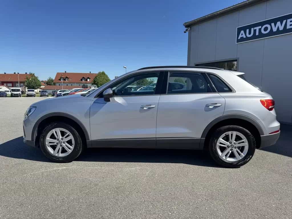 Audi Q3 35 TFSI digi Cockpit Automatik  wenig KM AHK 09/2020-photo-3