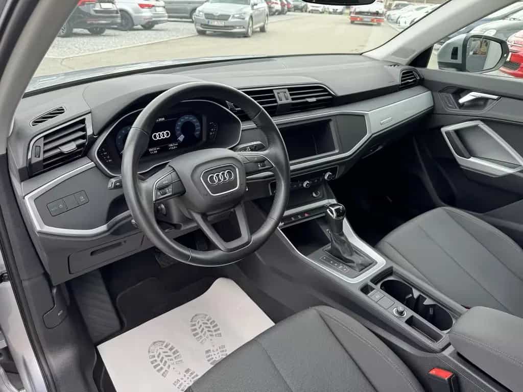 Audi Q3 35 TFSI digi Cockpit Automatik  wenig KM AHK 09/2020-photo-4