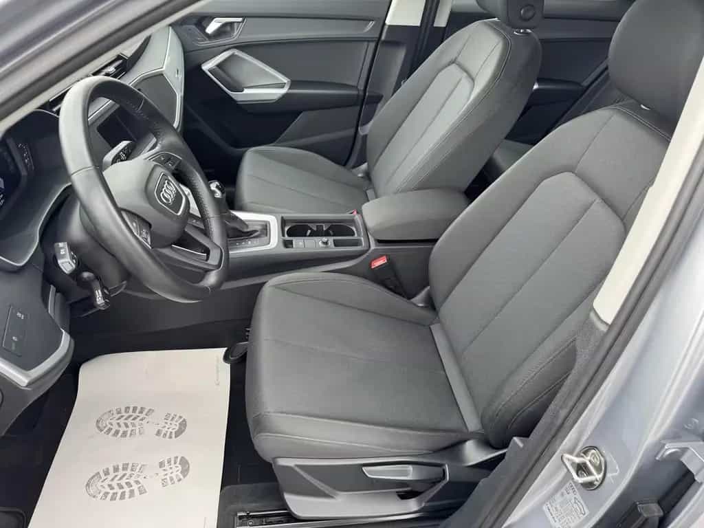 Audi Q3 35 TFSI digi Cockpit Automatik  wenig KM AHK 09/2020-photo-6
