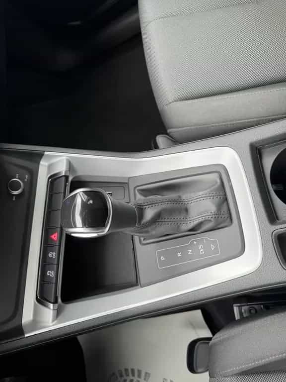 Audi Q3 35 TFSI digi Cockpit Automatik  wenig KM AHK 09/2020-photo-7