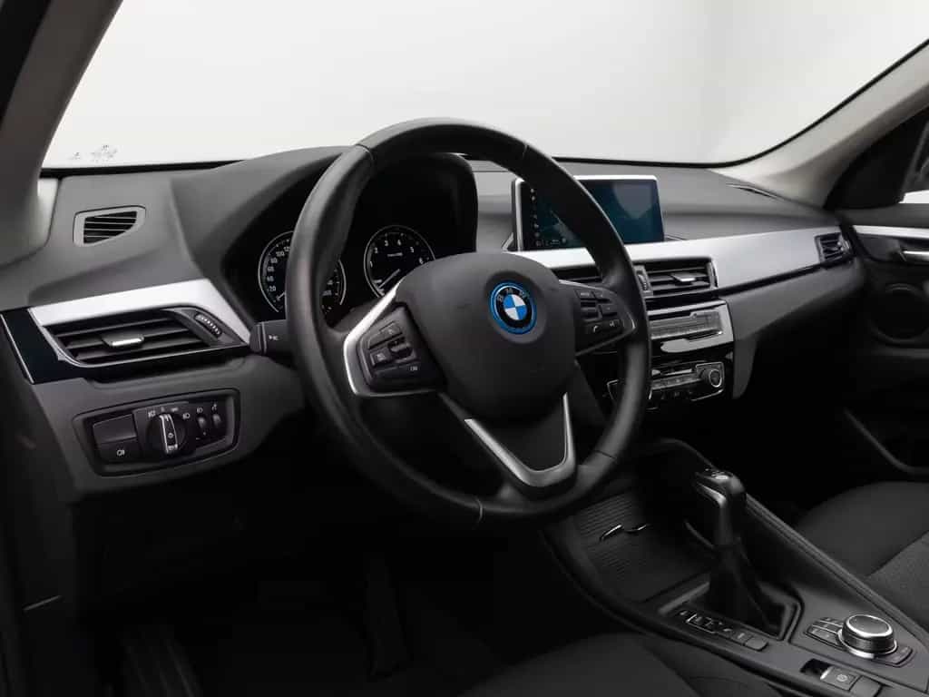 BMW X1 xD25e Parkassist DAB Navi Geschwindigkeitsreg 06/2022-photo-19
