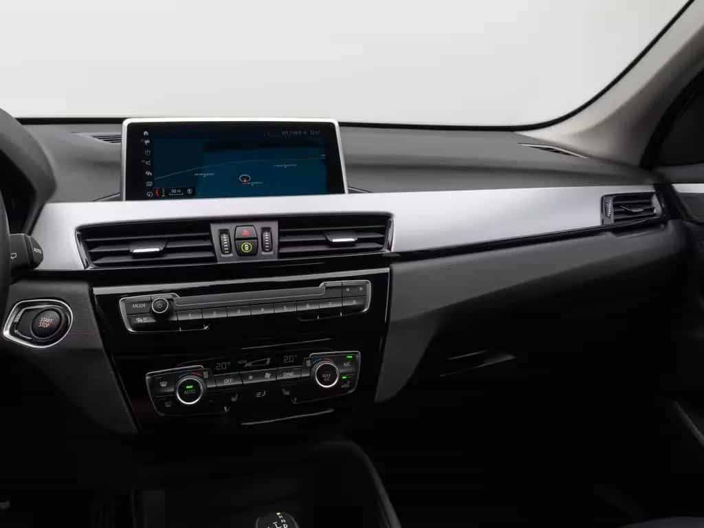 BMW X1 xD25e Parkassist DAB Navi Geschwindigkeitsreg 06/2022-photo-20