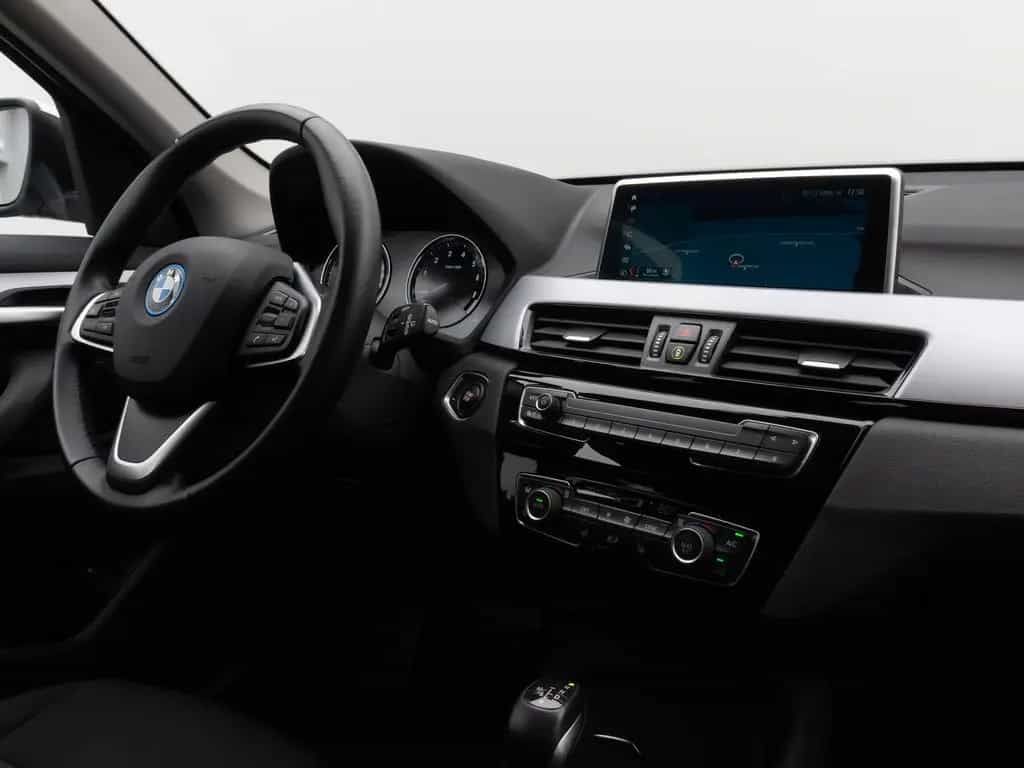 BMW X1 xD25e Parkassist DAB Navi Geschwindigkeitsreg 06/2022-photo-34