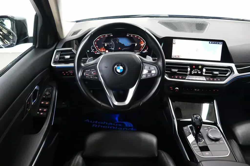 BMW 320 i T SportLine*KAMERA*SHADOW*APPLE*LEDER*LED 12/2020-photo-14