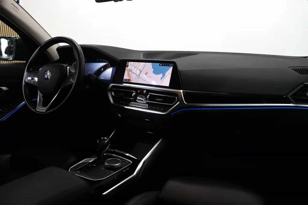 BMW 320 i T SportLine*KAMERA*SHADOW*APPLE*LEDER*LED 12/2020-photo-19