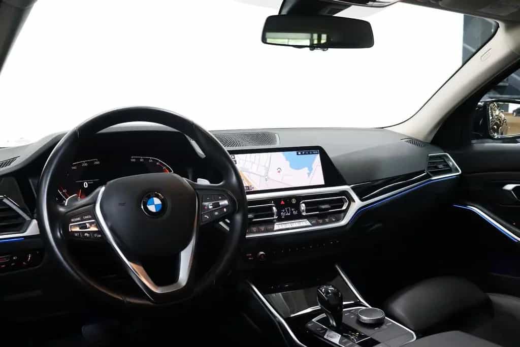 BMW 320 i T SportLine*KAMERA*SHADOW*APPLE*LEDER*LED 12/2020-photo-24