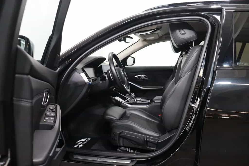 BMW 320 i T SportLine*KAMERA*SHADOW*APPLE*LEDER*LED 12/2020-photo-25