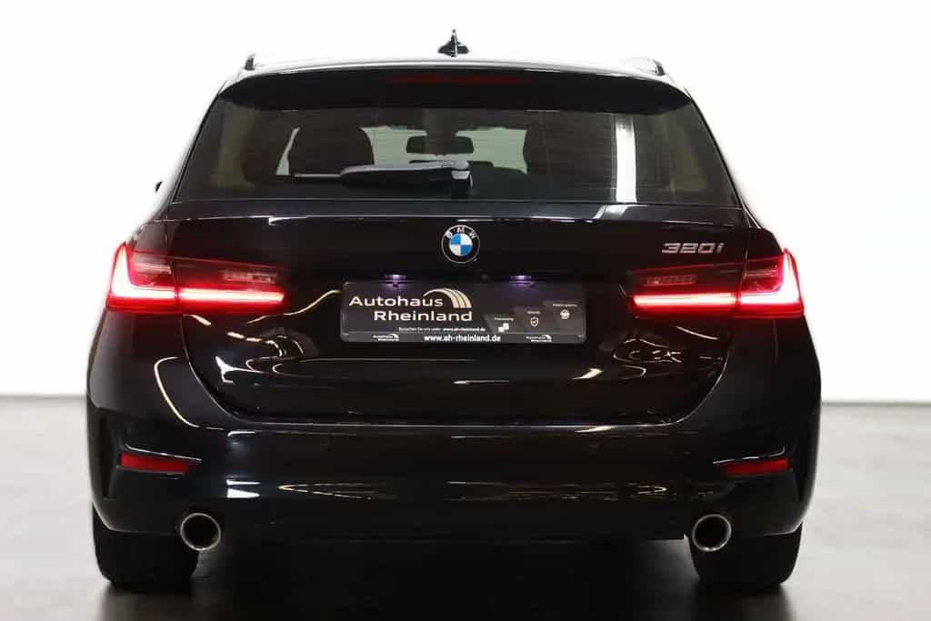 BMW 320 i T SportLine*KAMERA*SHADOW*APPLE*LEDER*LED 12/2020-photo-4