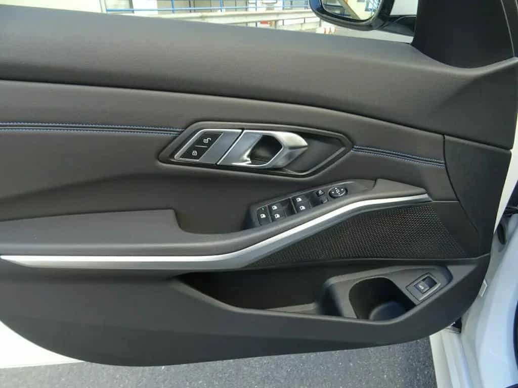 BMW 320 i Touring M-Sport Pro SAG,AHK,Widescreen,Kame 03/2023-photo-22