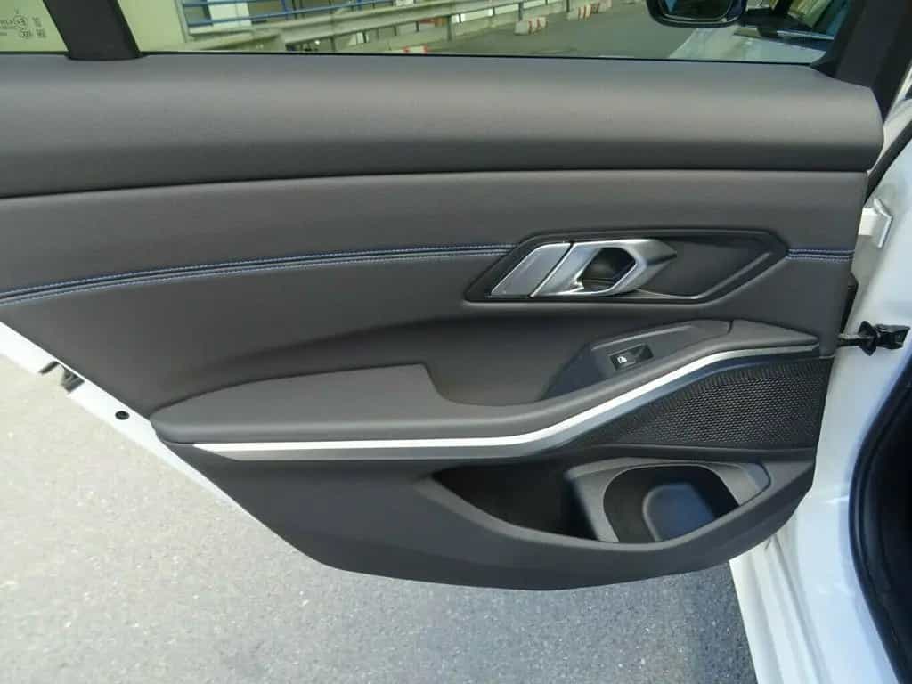 BMW 320 i Touring M-Sport Pro SAG,AHK,Widescreen,Kame 03/2023-photo-23
