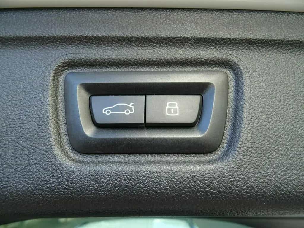 BMW 320 i Touring M-Sport Pro SAG,AHK,Widescreen,Kame 03/2023-photo-8