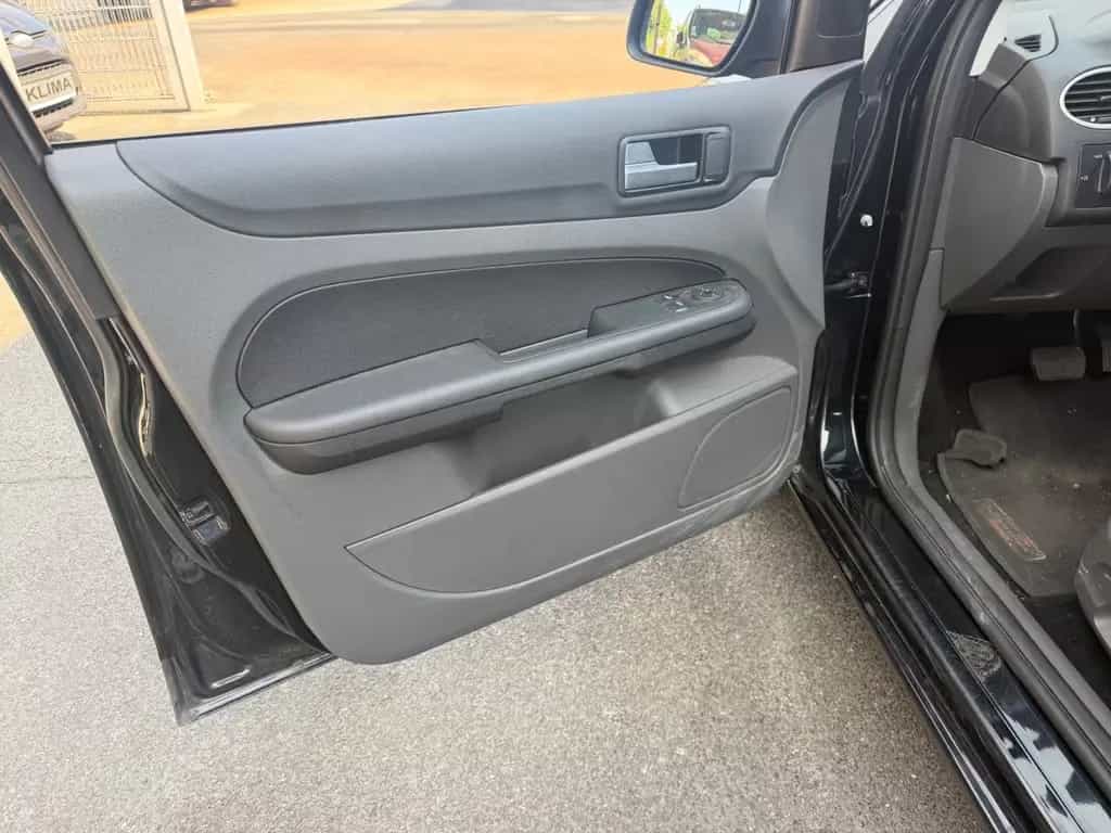 Ford Focus Lim. Fun X AUTOMATIK+WENIG KM 10/2006-photo-11