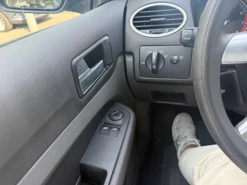 Ford Focus Lim. Fun X AUTOMATIK+WENIG KM 10/2006-photo-15