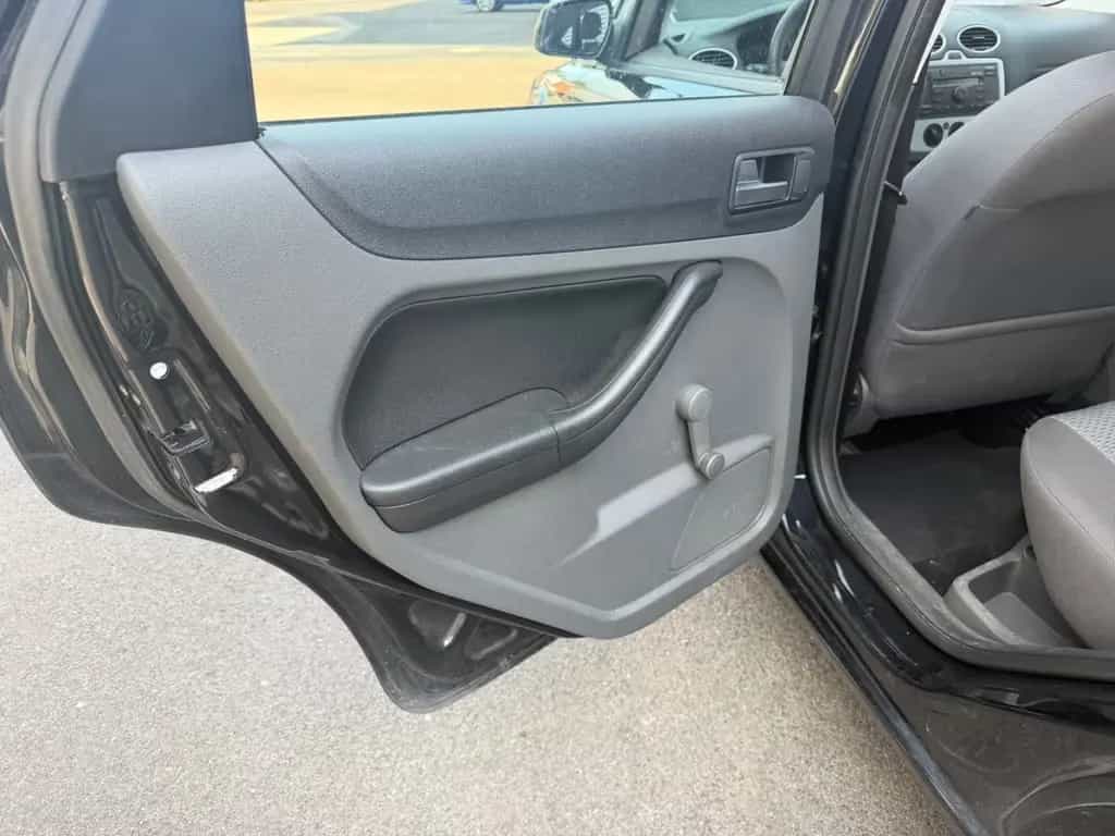Ford Focus Lim. Fun X AUTOMATIK+WENIG KM 10/2006-photo-9