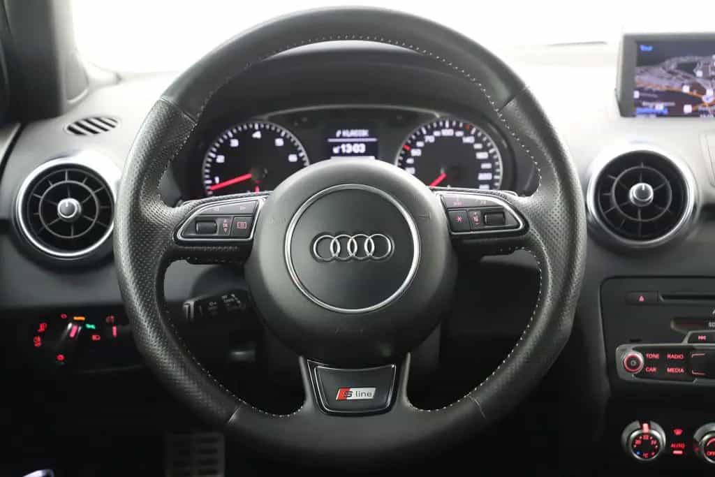 Audi A1 Sportback 1.4TFSI 185PS DSG S Line Sportsitze 10/2012-photo-16