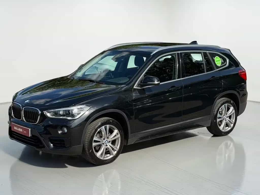 BMW X1 sDrive 18 d Sport Line*LED*AHK*TEMPO*PDC*NAVI 09/2018-photo-0