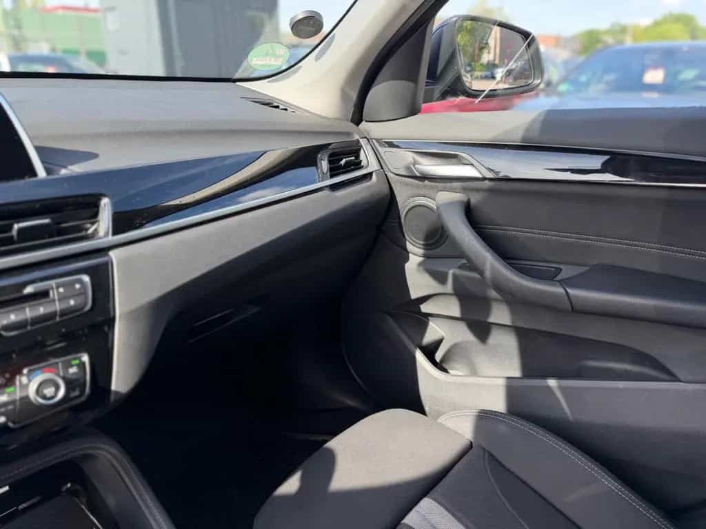 BMW X1 sDrive 18 d Sport Line*LED*AHK*TEMPO*PDC*NAVI 09/2018-photo-16