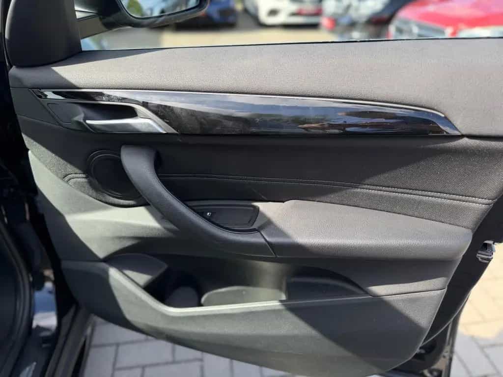 BMW X1 sDrive 18 d Sport Line*LED*AHK*TEMPO*PDC*NAVI 09/2018-photo-17