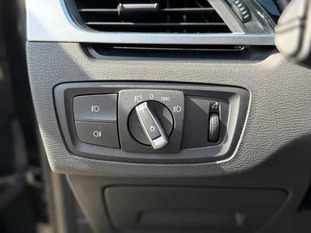 BMW X1 sDrive 18 d Sport Line*LED*AHK*TEMPO*PDC*NAVI 09/2018-photo-27