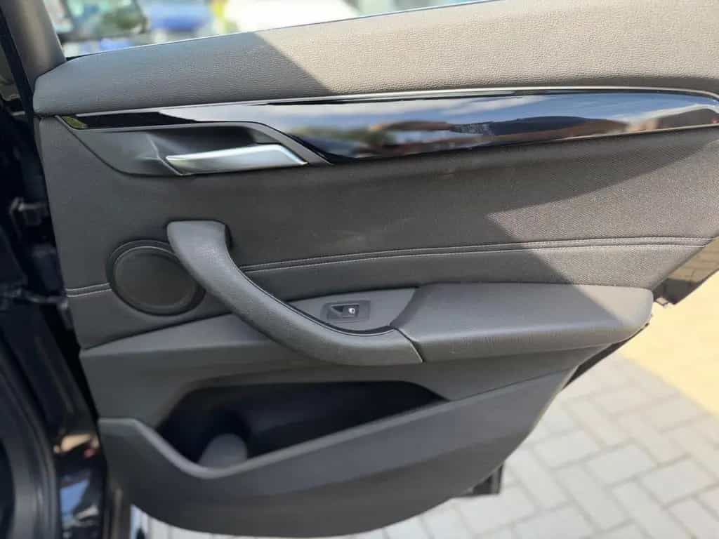 BMW X1 sDrive 18 d Sport Line*LED*AHK*TEMPO*PDC*NAVI 09/2018-photo-39