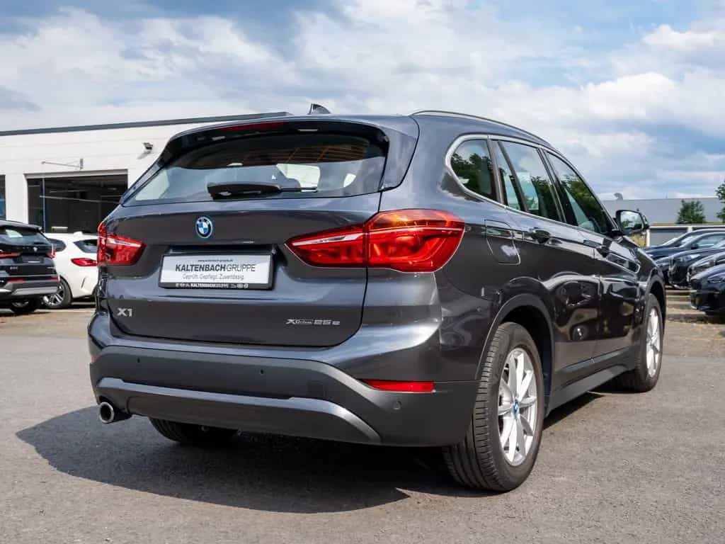 BMW X1 xDrive25e Advantage FACEL. PANO AHK ACC NAVI 06/2022-photo-2
