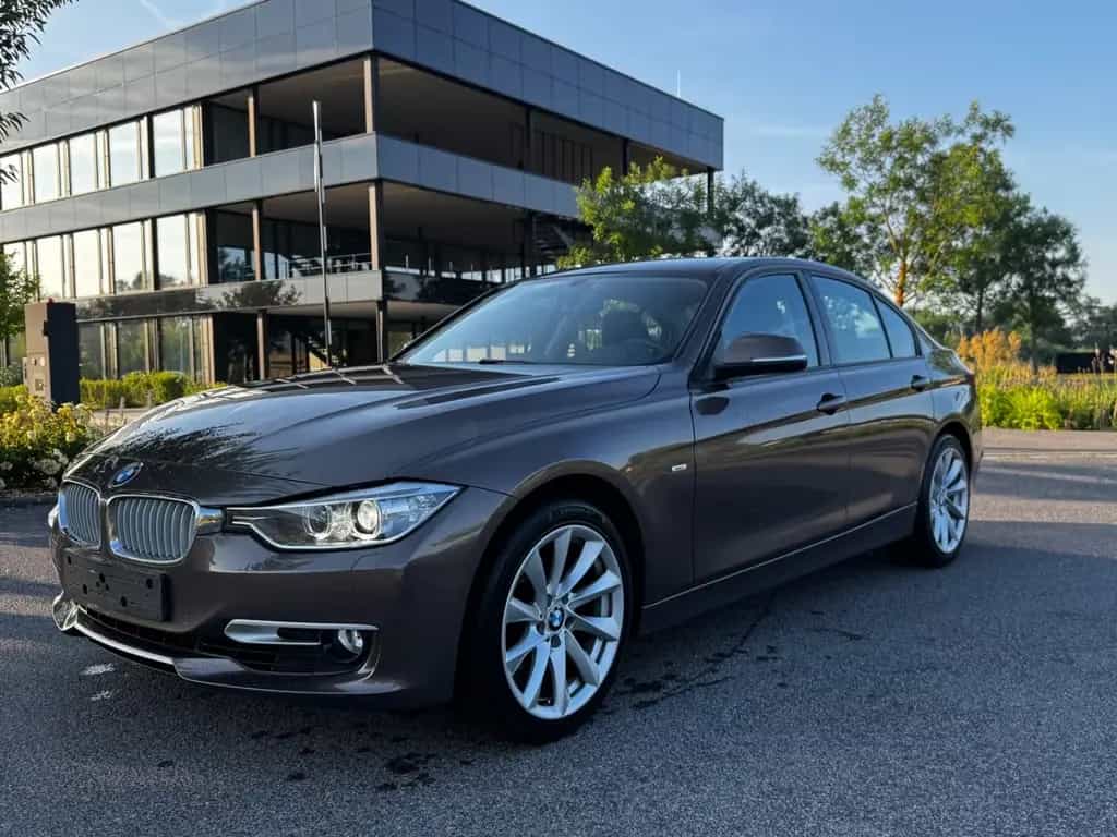 BMW 320 i Modern Line *PDC*XENON*TEMPO*KLIMA 04/2013-photo-1