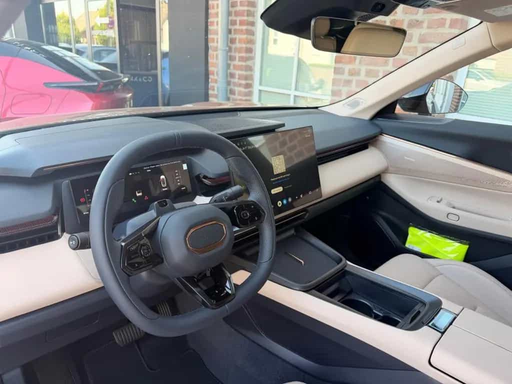 Lynk&Co 08 More 1.5 PHEV 360 Kamera Pano Massagesitze Ha null-photo-3