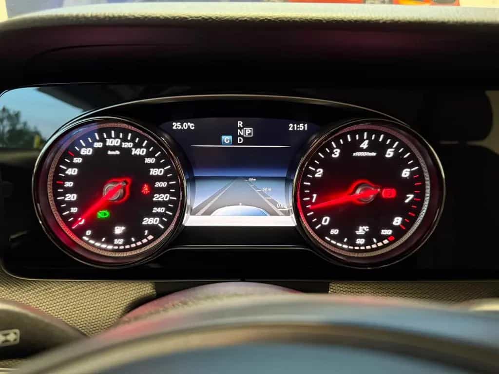 Mercedes-Benz E 200 AVANTGARDE AHK+LED+NAVI 06/2017-photo-17
