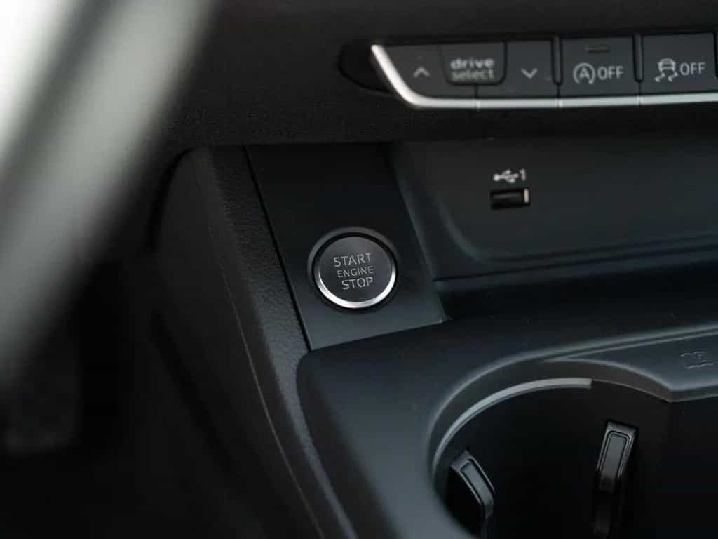 Audi A4 Avant advanced quattro Business PANO DAB 04/2023-photo-23