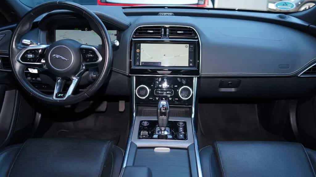 Jaguar XE P250 R-DYNAMIC SE*BLACK PACK*PANO*MATRIX*ACC* 04/2022-photo-3