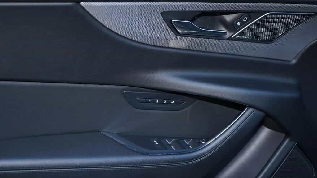 Jaguar XE P250 R-DYNAMIC SE*BLACK PACK*PANO*MATRIX*ACC* 04/2022-photo-32