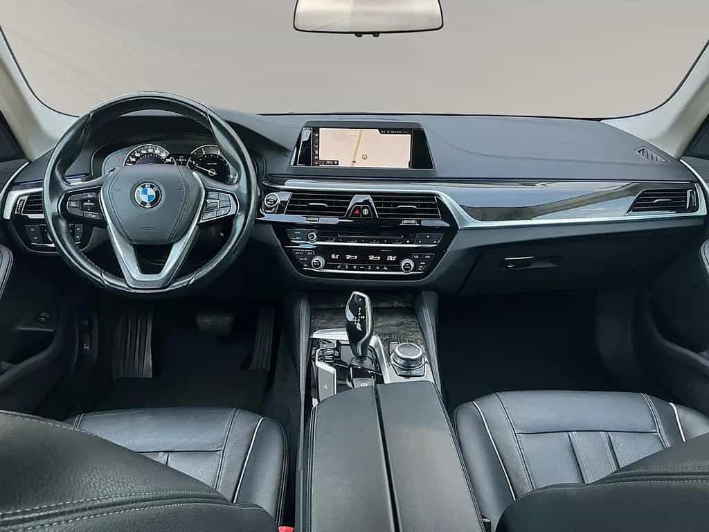 BMW 520 d Touring Steptronic Luxury LED PANO HUD NAVI 06/2019-photo-12