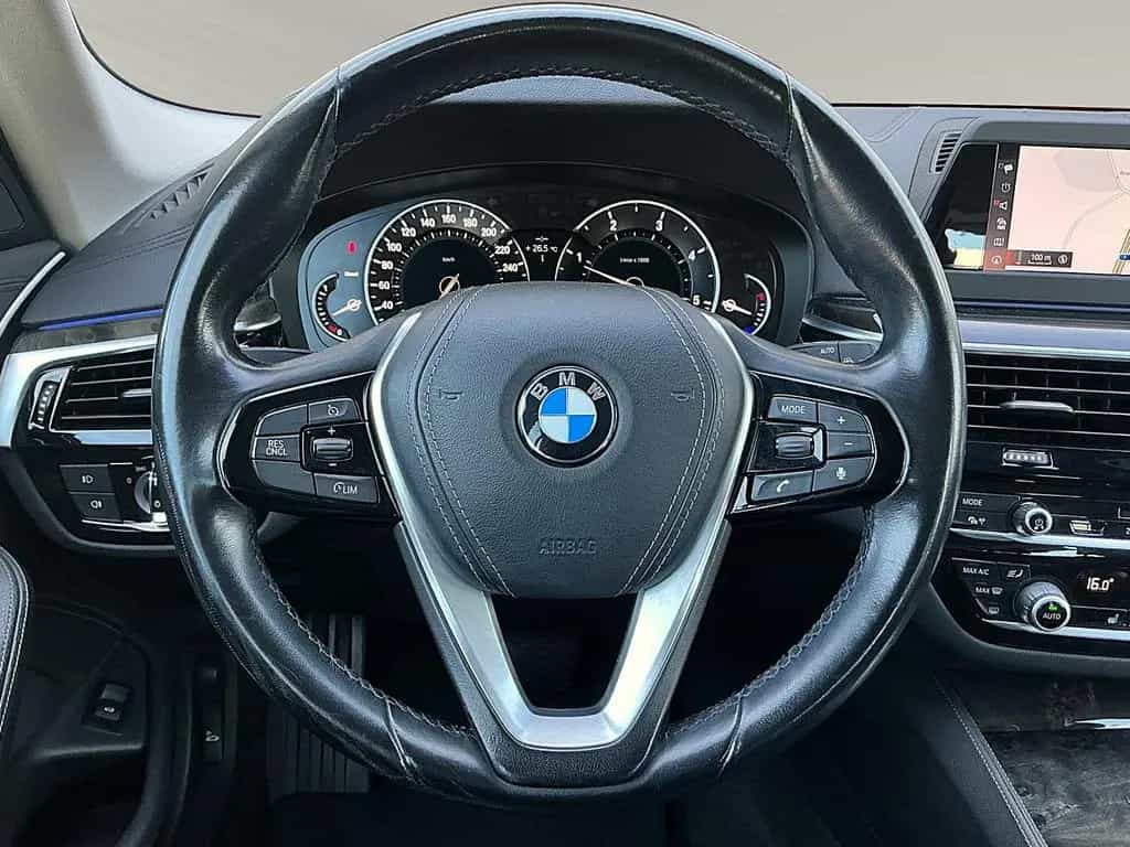 BMW 520 d Touring Steptronic Luxury LED PANO HUD NAVI 06/2019-photo-14