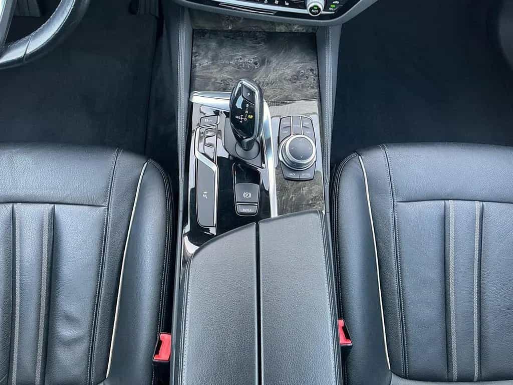 BMW 520 d Touring Steptronic Luxury LED PANO HUD NAVI 06/2019-photo-16