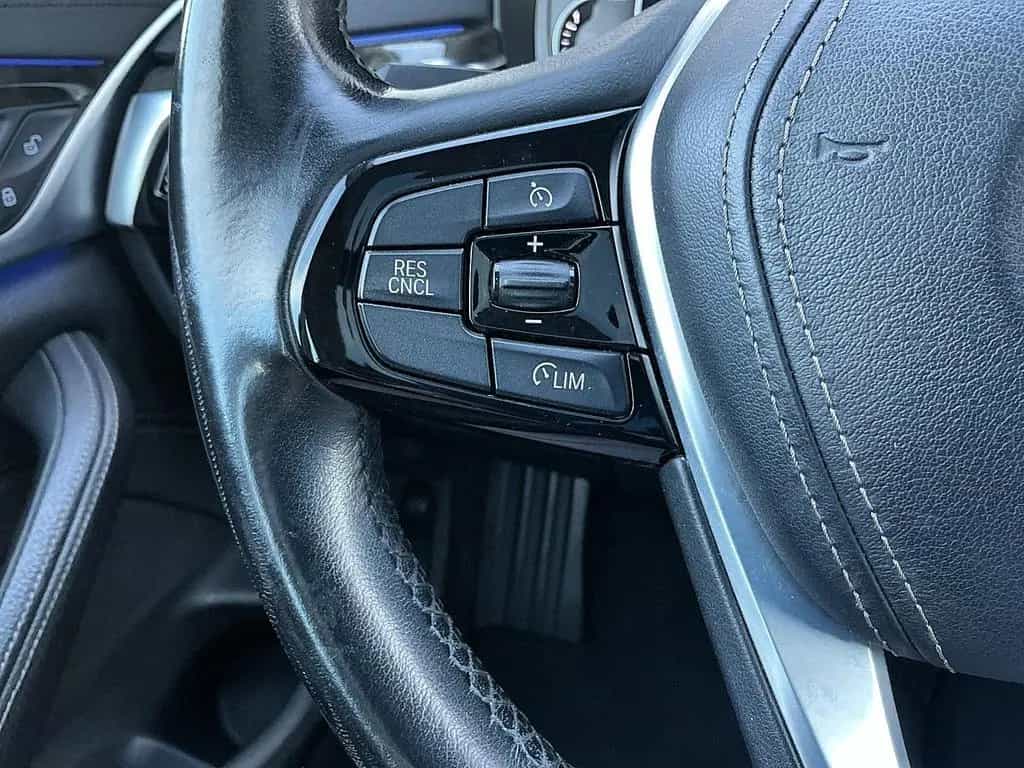BMW 520 d Touring Steptronic Luxury LED PANO HUD NAVI 06/2019-photo-23