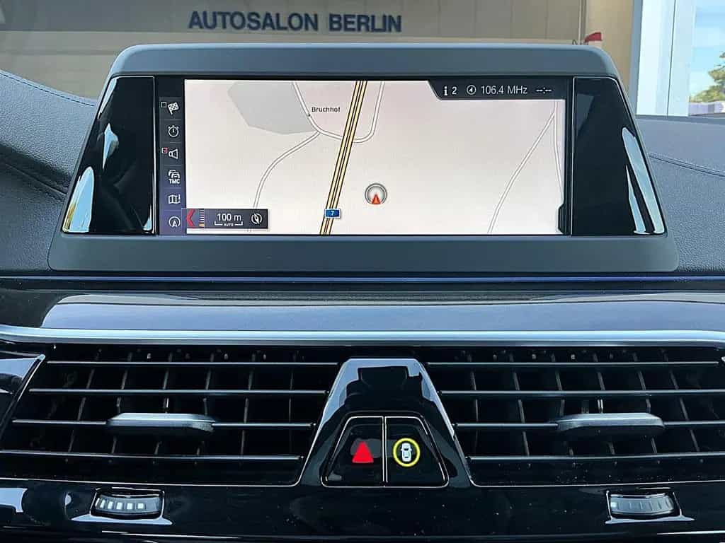 BMW 520 d Touring Steptronic Luxury LED PANO HUD NAVI 06/2019-photo-25
