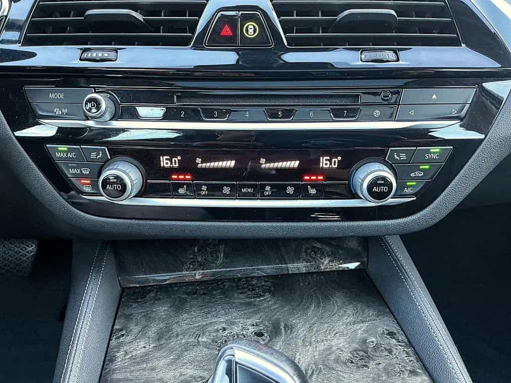 BMW 520 d Touring Steptronic Luxury LED PANO HUD NAVI 06/2019-photo-28