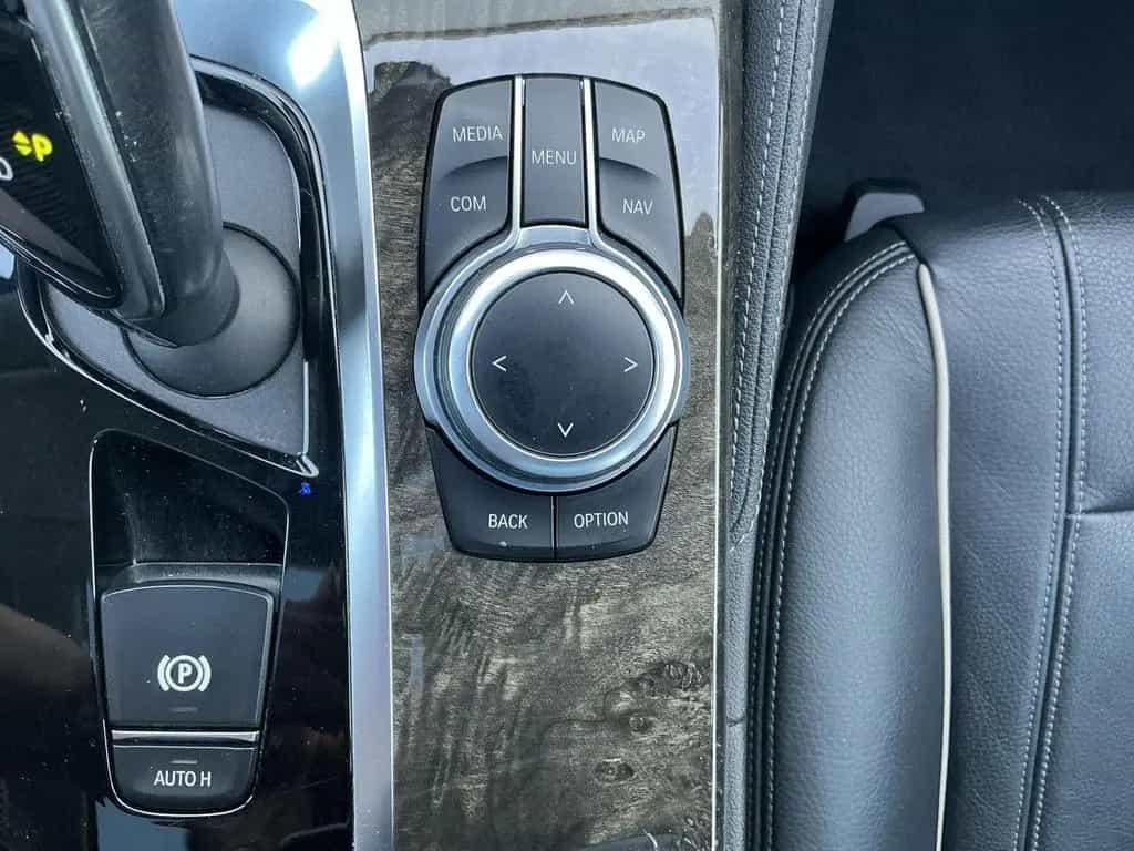 BMW 520 d Touring Steptronic Luxury LED PANO HUD NAVI 06/2019-photo-32